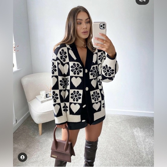 Zara Sweaters - ZARA WOMAN JACQUARD KNIT CARDIGAN HEART FLORAL BLACK WHITE S